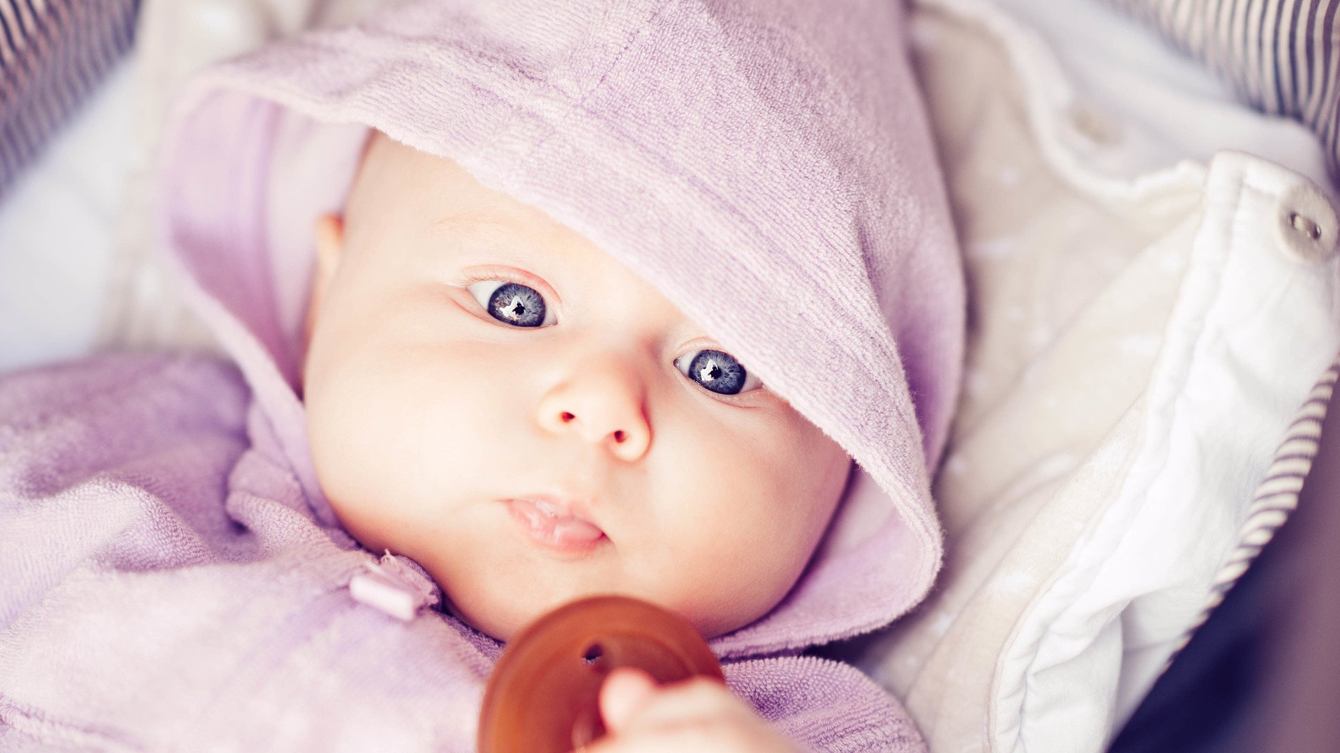 邯郸助孕供卵捐卵女孩面对宝宝的耳屎该如何清理？